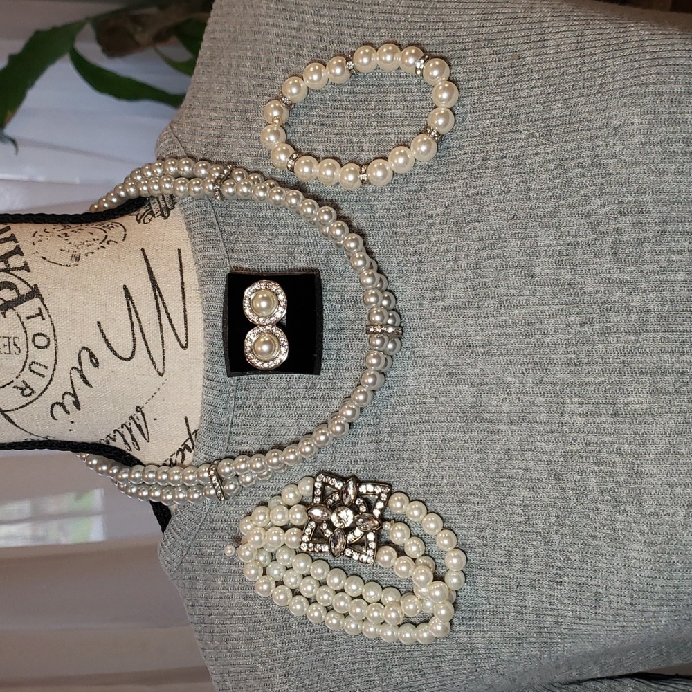 STUNNING PEARL JEWELRY SET